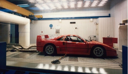 Climatic wind tunnel for tourist vehicles