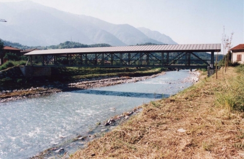 Pedestrian and cycle bridge