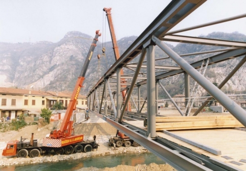 Pedestrian and cycle bridge